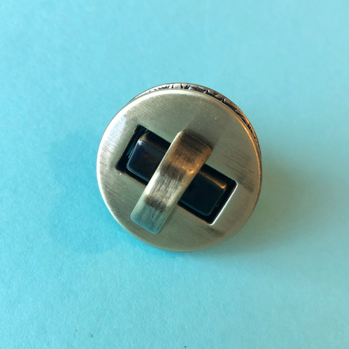 Metal Twist Clasp