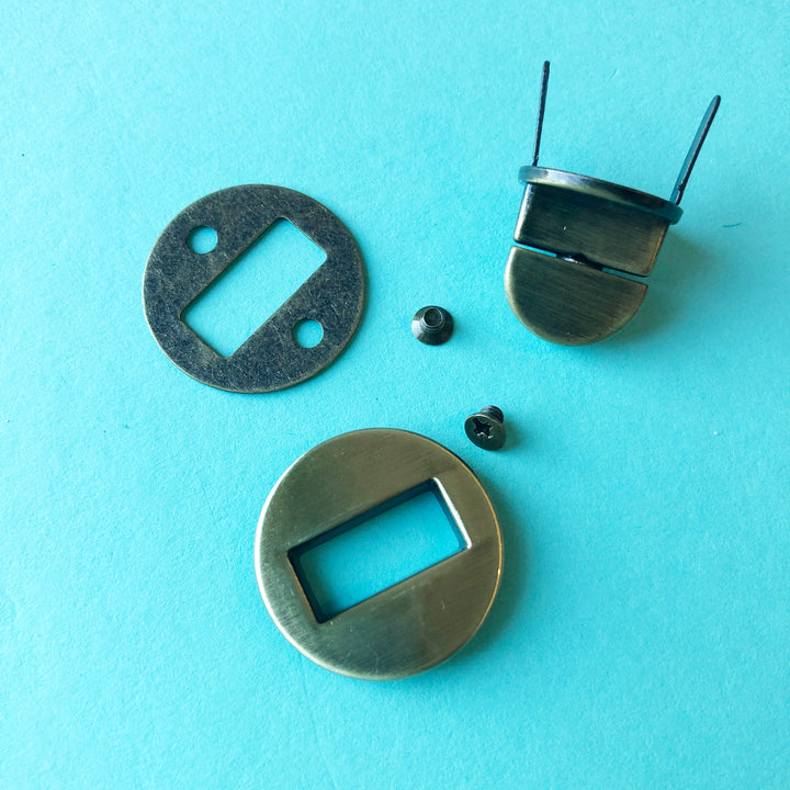 Metal Twist Clasp