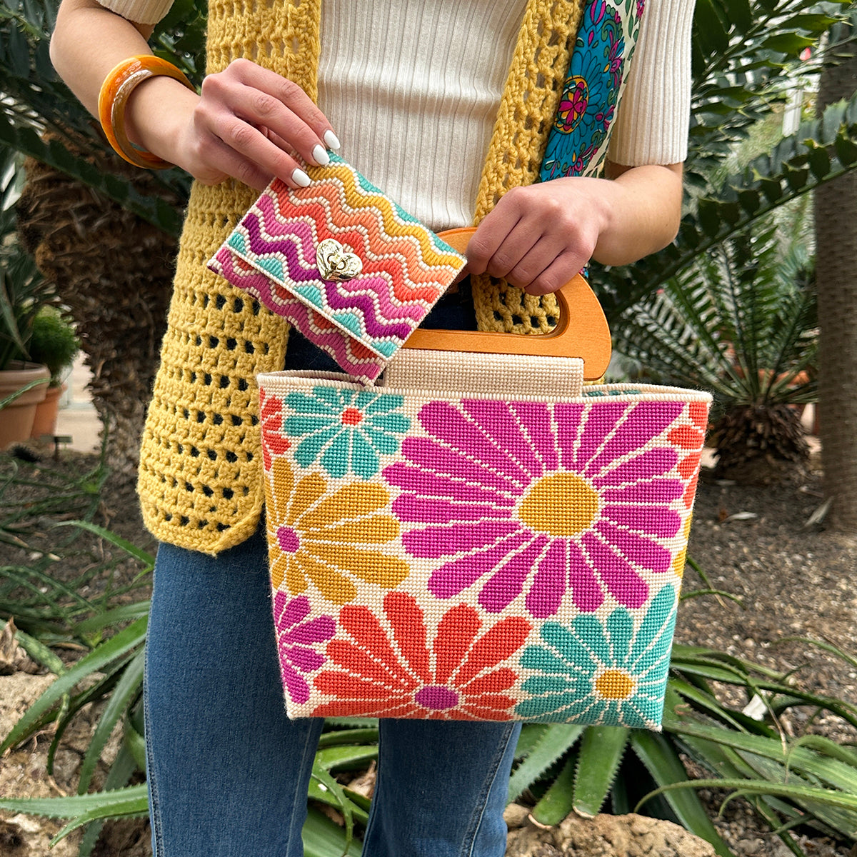 Dreamweaver Tote: Daisy – Hello Bargello