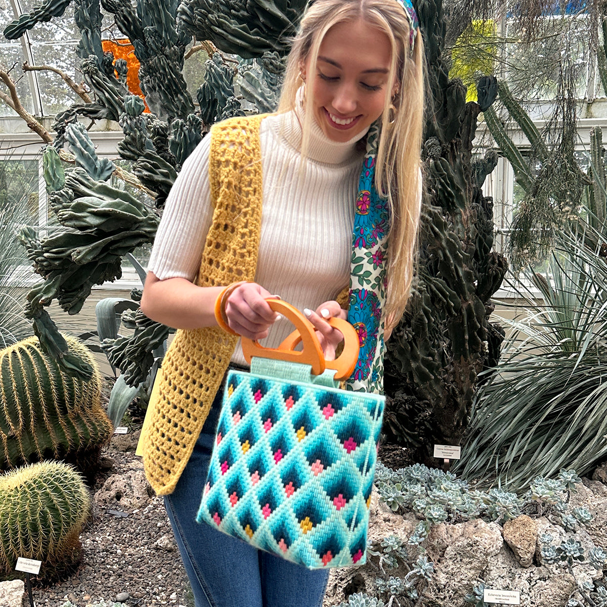 Dreamweaver Tote: Skylight – Hello Bargello