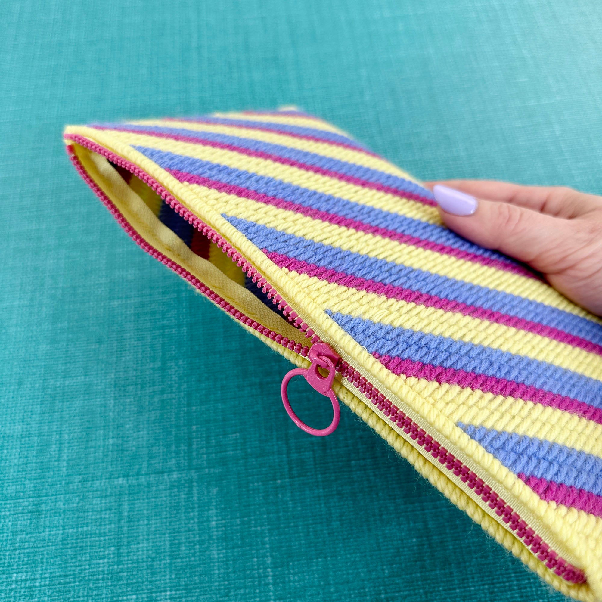 Liila400%　超レアオイル目ゴールド　ポーチ Bargello Zipper Bag Kit DIY – Hello Bargello